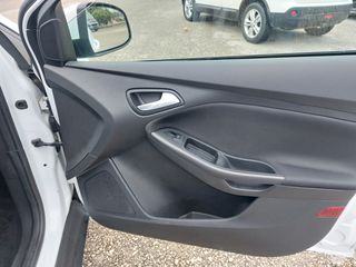 Ford Focus 2018-thumb-16