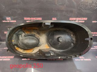 ΚΟΥΒΑΣ ΣΕΛΑΣ PEUGEOT GEOPOLIS 250 ΣΕ ΑΡΙΣΤΗ ΚΑΤΑΣΤΑΣΗ!! PIAGGIO STOCK HOUSE! ΝΟ.1 ΣΕ ΟΛΗ ΤΗΝ ΕΛΛΑΔΑ!!!