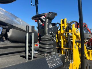 Φορτωτής Με Λάστιχα 2025 KUBOTA D1105-thumb-8