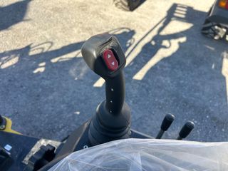 Φορτωτής Με Λάστιχα 2025 KUBOTA D1105-thumb-9
