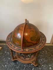 Μπαράκι υδρόγειος σφαίρα