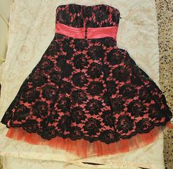 Βραδινό γυναικείο φόρεμα strapless