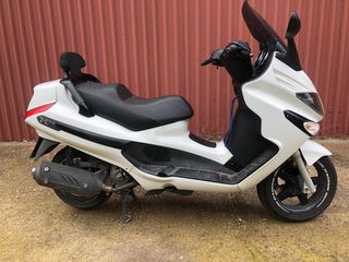 Piaggio XEvo 250 2015-thumb-1