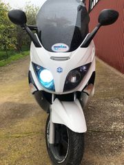 Piaggio XEvo 250 2015-thumb-2
