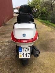Piaggio XEvo 250 2015-thumb-4