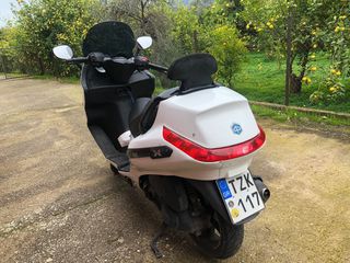 Piaggio XEvo 250 2015-thumb-5