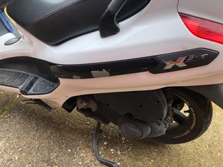 Piaggio XEvo 250 2015-thumb-6