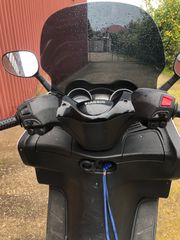 Piaggio XEvo 250 2015-thumb-9