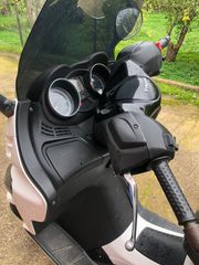 Piaggio XEvo 250 2015-thumb-10