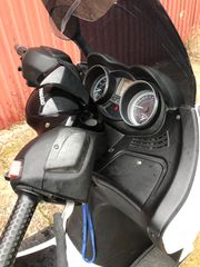 Piaggio XEvo 250 2015-thumb-11