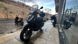 Piaggio Beverly 300 2021 BEVERLY 300 HPE
