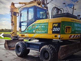 Εκσκαφέας Με Λάστιχα Komatsu 2009 PW200