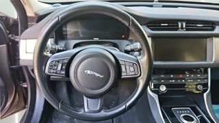 Jaguar XF 2016-thumb-7