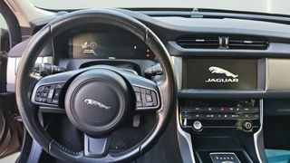 Jaguar XF 2016-thumb-8