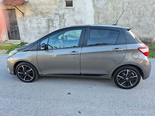 Toyota Yaris 2017 BI-TONE-thumb-3