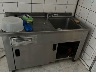 Λάντζα με ντουλάπι κλειστή με 1 γούρνα δεξιά 140x70x86