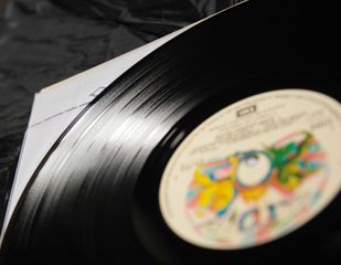 QUEEN-A NIGHT AT THE OPERA-thumb-7