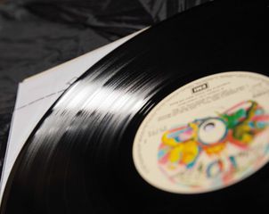 QUEEN-A NIGHT AT THE OPERA-thumb-8