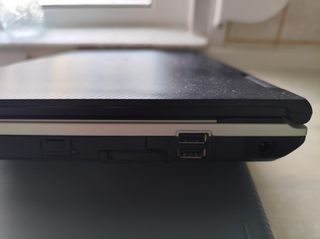 FUJITSU LifeBook E75-thumb-8