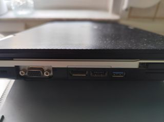 FUJITSU LifeBook E75-thumb-9