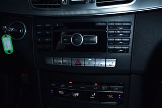 Mercedes-Benz E 200 2013 1.6cc STYLE DARK NIGHT 7G/TRONIC AUTOMATIC-F1 PADS-thumb-26