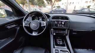 Jaguar F-Pace 2018 R-Sport F1-thumb-25