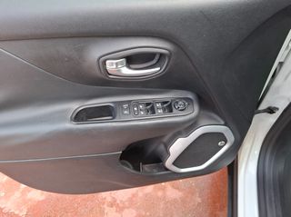 Jeep Renegade 2015-thumb-11