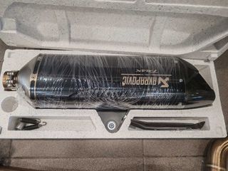 ΕΞΑΤΜΙΣΗ AKRAPOVIC ΜΑΥΡΗ ORIGINAL ΑΞΕΣΟΥΑΡ YAMAHA  ΤΜΑΧ560