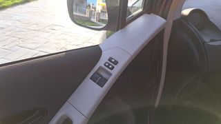 Toyota Yaris 2010 1.0 VVT-I-thumb-8