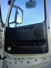 Volvo 2012 FH13-thumb-5