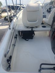 Boston-Whaler 2016 130 Super Sport-thumb-23