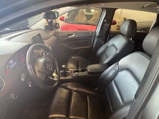 Mercedes-Benz B 180 2018-thumb-11