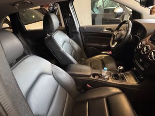 Mercedes-Benz B 180 2018-thumb-12