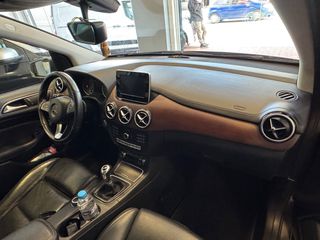 Mercedes-Benz B 180 2018-thumb-13