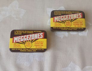 Μεταλλικά κουτάκια (2) από κασσίτερο, vintage, MEGGEZONES PASTILLES MADE IN LONDON ENGLAND. Διαστάσεις: 9,5x6,0x1,8 εκατ Τιμή: 15 ευρώ και τα δύο μαζί