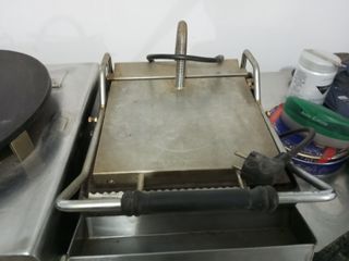 Πωλούνται κρεπιερα τοστιέρα και hot dog