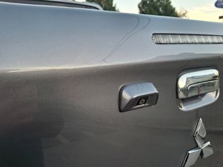 Mitsubishi L200 2015 L200 4X4 automatic derma Navi xenon full extra..!!-thumb-10