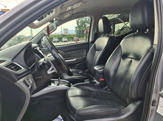 Mitsubishi L200 2015 L200 4X4 automatic derma Navi xenon full extra..!!-thumb-20