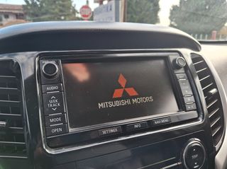 Mitsubishi L200 2015 L200 4X4 automatic derma Navi xenon full extra..!!-thumb-33