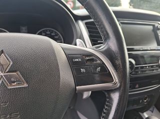 Mitsubishi L200 2015 L200 4X4 automatic derma Navi xenon full extra..!!-thumb-38
