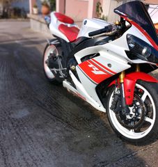 Yamaha YZF-R1 2008-thumb-1