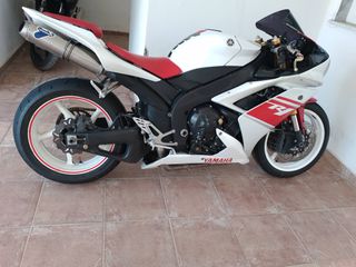 Yamaha YZF-R1 2008-thumb-9