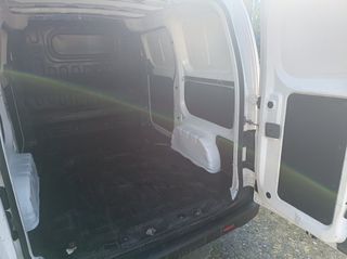 Nissan NV 200 2014-thumb-9