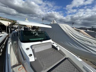 Axopar 2018 37 T-Top-thumb-1