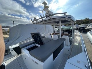 Axopar 2018 37 T-Top-thumb-2
