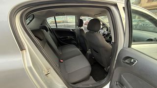 Opel Corsa 2012-thumb-16