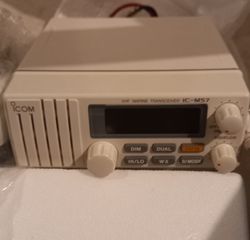 ICOM IC-M57  VHF MARINE TRANSCEIVER