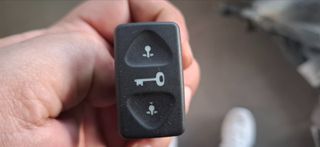 ΔΙΑΚΟΠΤΗΣ ΚΛΕΙΔΩΜΑΤΟΣ LAND ROVER FREELANDER  1997-2007