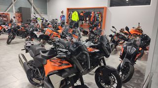 KTM 1390 Super Adventure 2026 S EVO-Δώρο κεντρική βαλίτσα-thumb-21