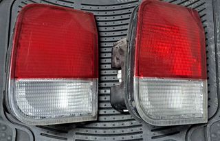 Πισω αριστερό φαναρι πορτμπαγκάζ απο Honda Civic Ek 96-00.